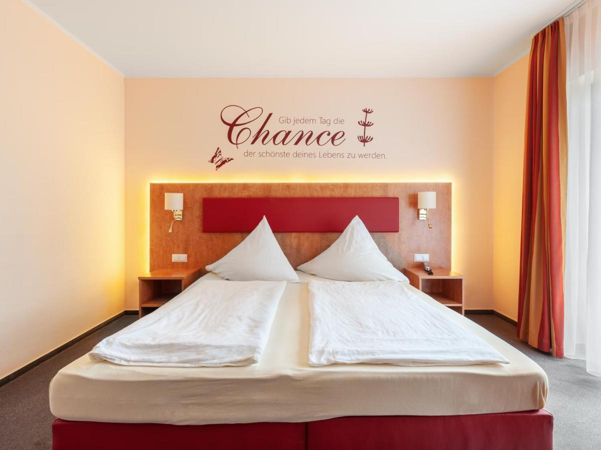 Hotel Haefner Bad Schonborn Bagian luar foto