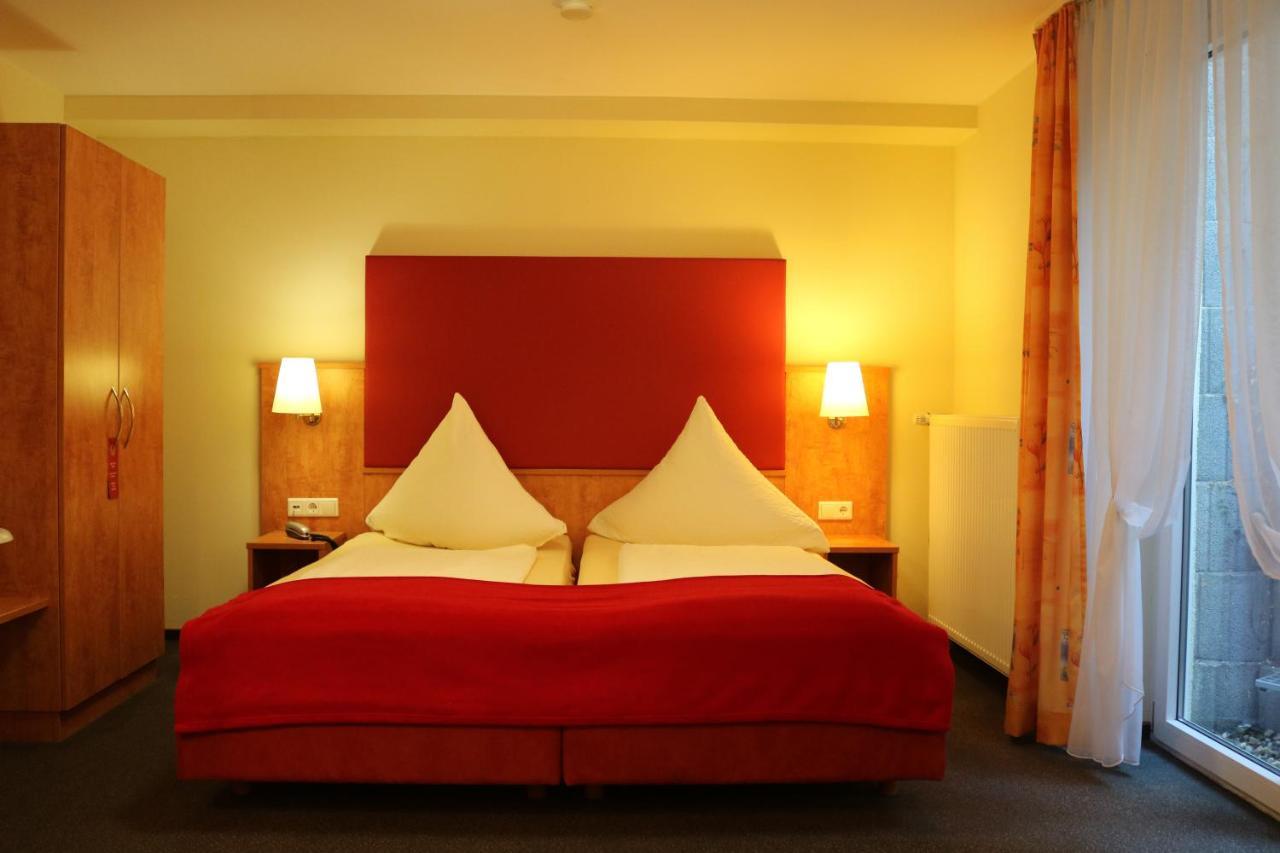 Hotel Haefner Bad Schonborn Bagian luar foto